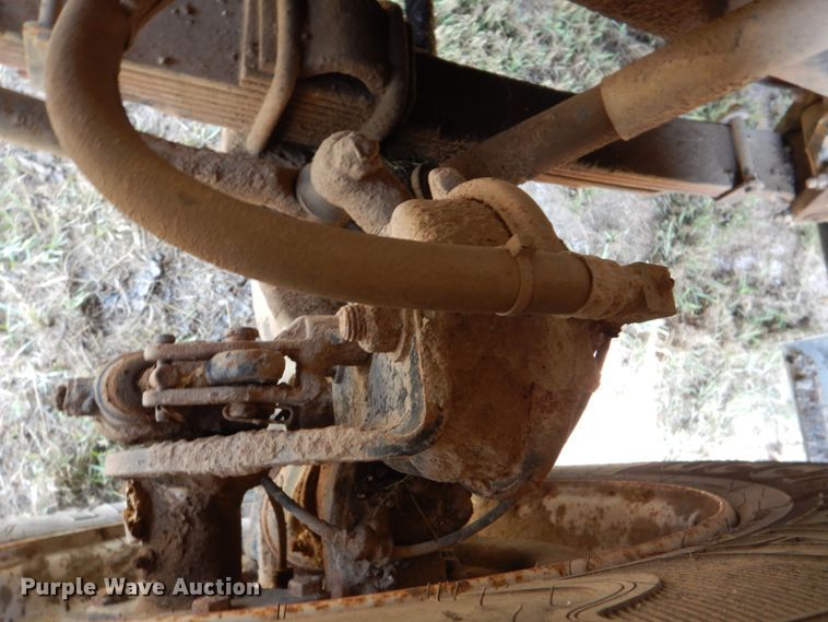 image for item DL0589 2002 International 4900  dump truck