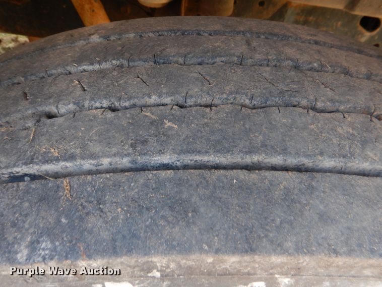 image for item DL0589 2002 International 4900  dump truck