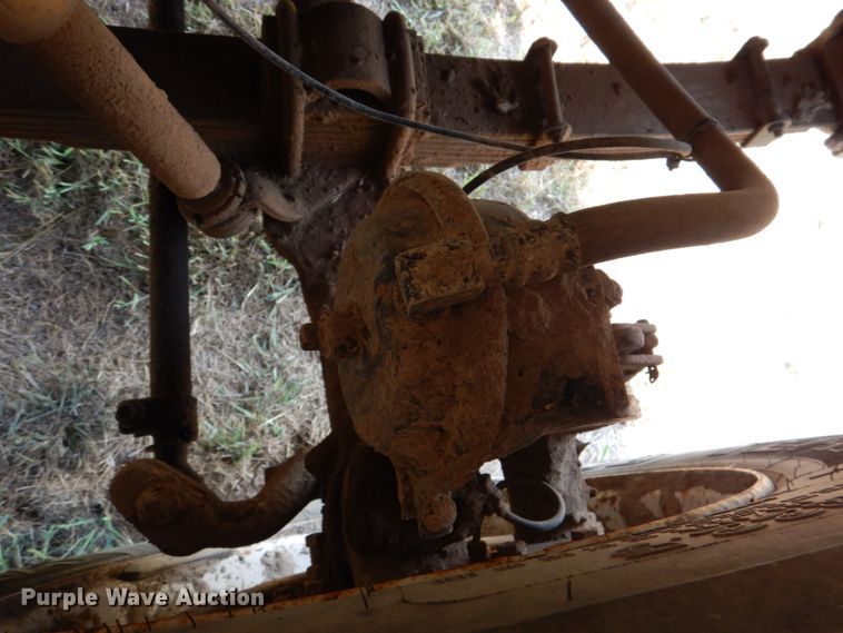 image for item DL0589 2002 International 4900  dump truck