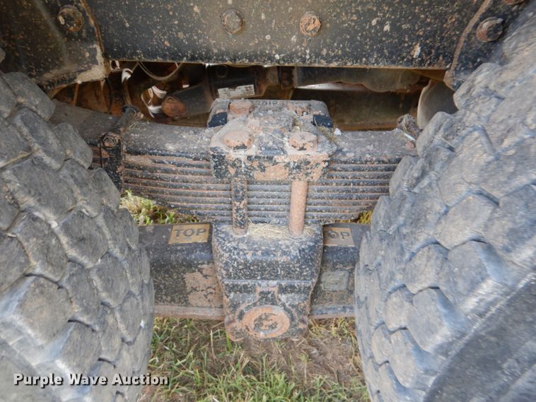 image for item DL0589 2002 International 4900  dump truck