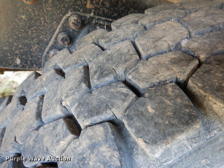 image for item DL0589 2002 International 4900  dump truck