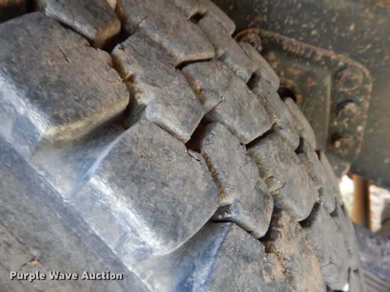 image for item DL0589 2002 International 4900  dump truck