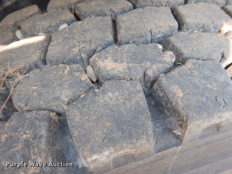 image for item DL0589 2002 International 4900  dump truck