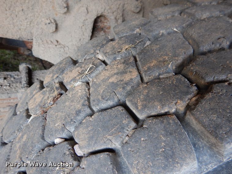 image for item DL0589 2002 International 4900  dump truck