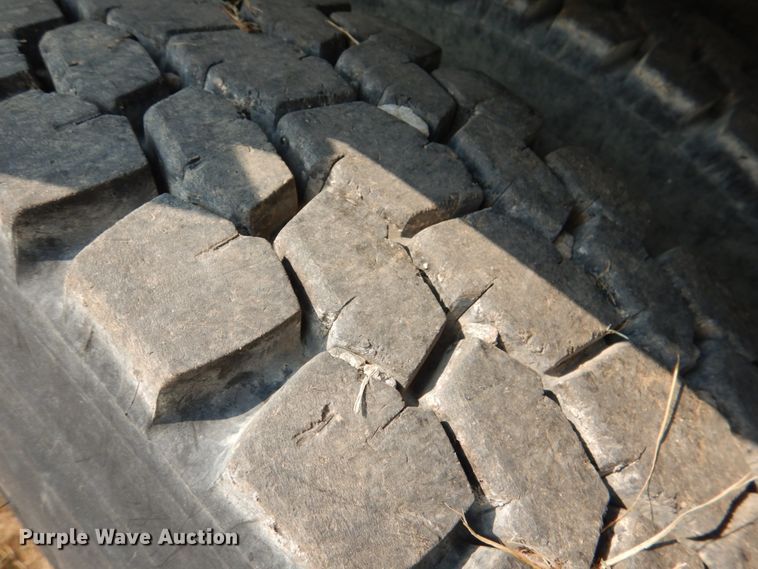 image for item DL0589 2002 International 4900  dump truck