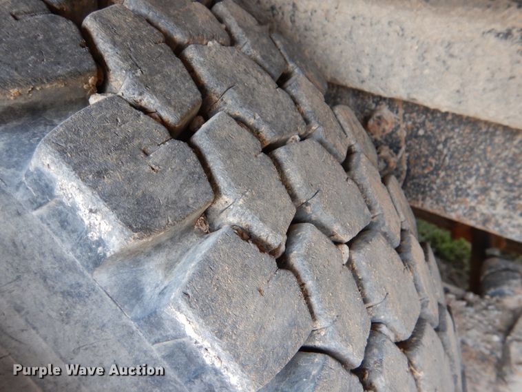 image for item DL0589 2002 International 4900  dump truck