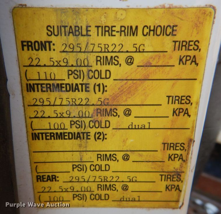 image for item DL0589 2002 International 4900  dump truck