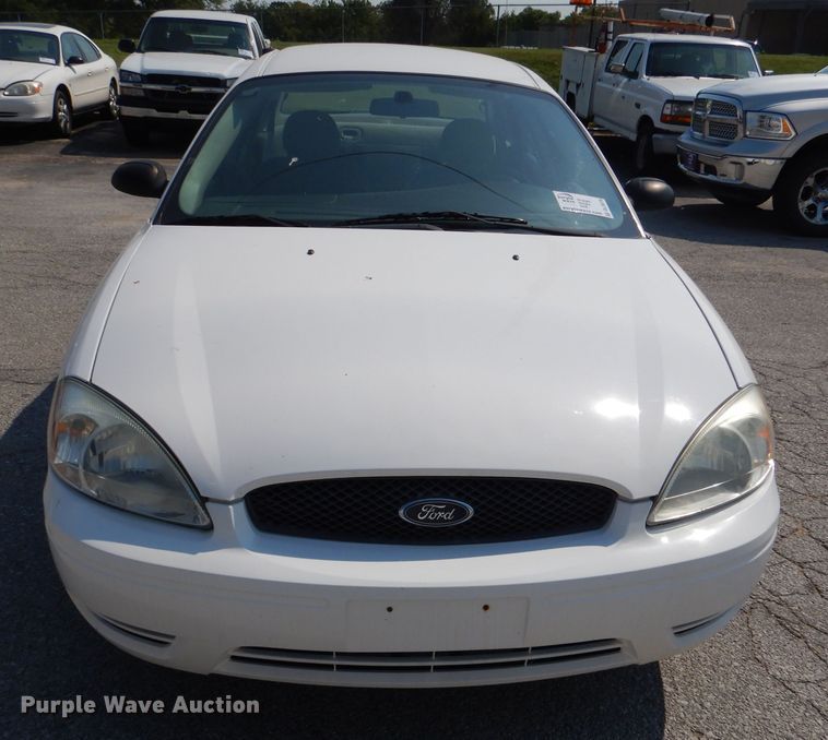 image for item DL3079 2004 Ford Taurus SE