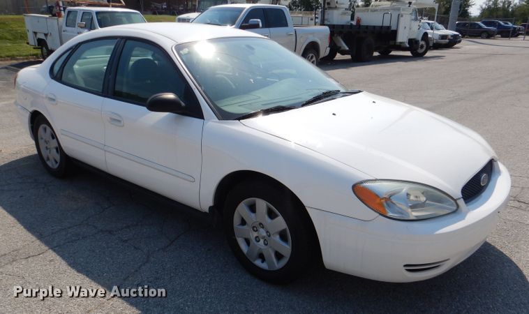 image for item DL3079 2004 Ford Taurus SE