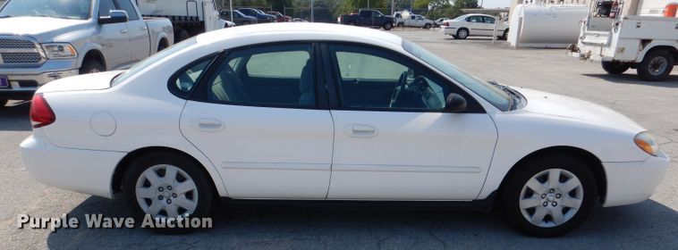 image for item DL3079 2004 Ford Taurus SE