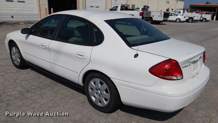 image for item DL3079 2004 Ford Taurus SE