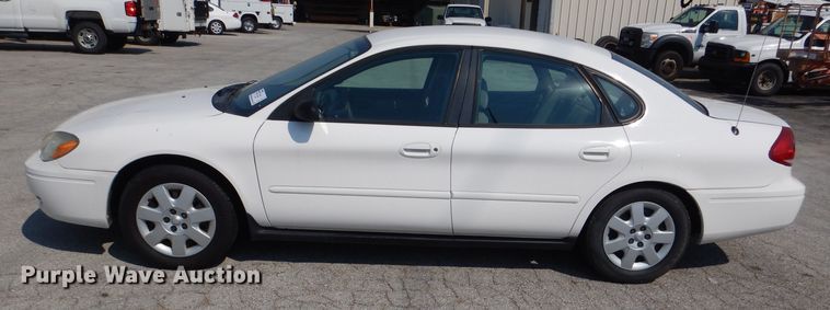 image for item DL3079 2004 Ford Taurus SE