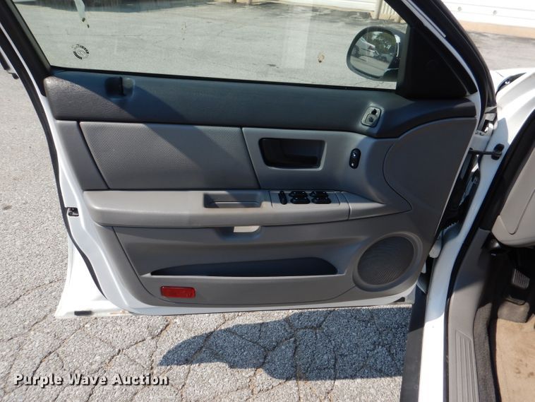 image for item DL3079 2004 Ford Taurus SE