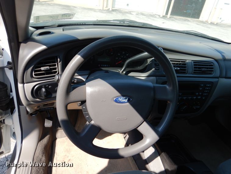 image for item DL3079 2004 Ford Taurus SE