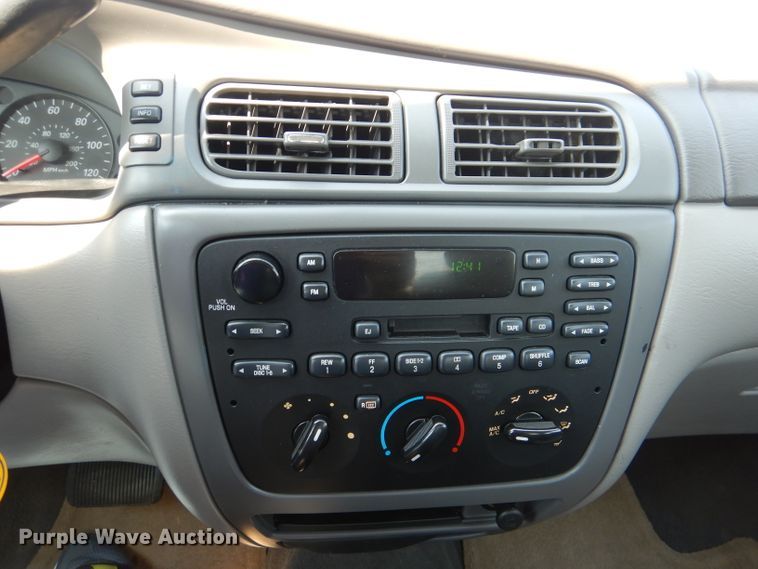 image for item DL3079 2004 Ford Taurus SE