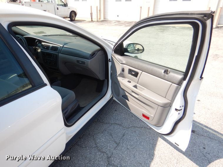 image for item DL3079 2004 Ford Taurus SE