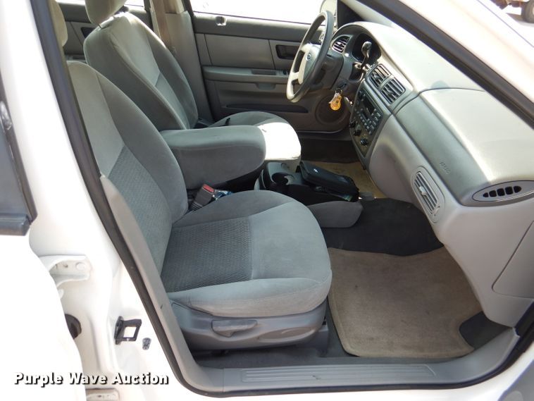 image for item DL3079 2004 Ford Taurus SE