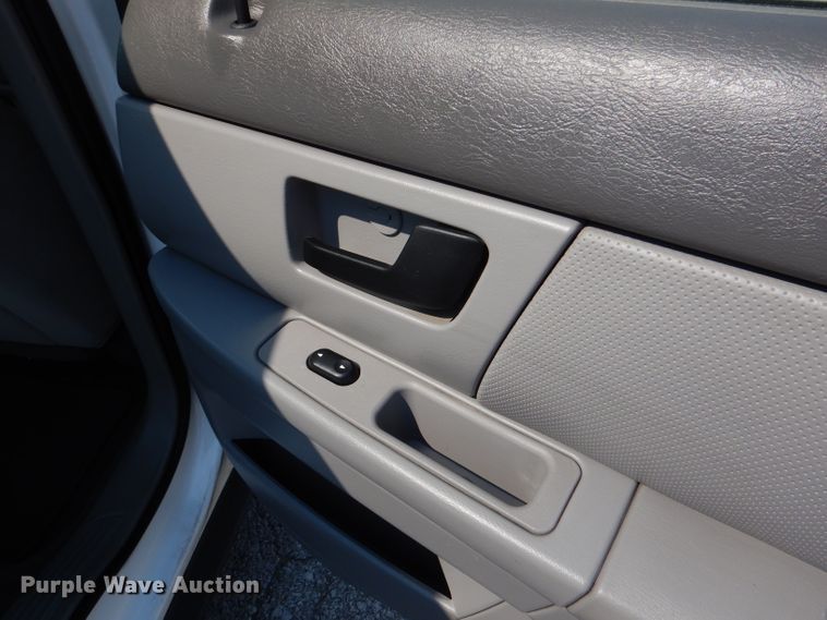 image for item DL3079 2004 Ford Taurus SE