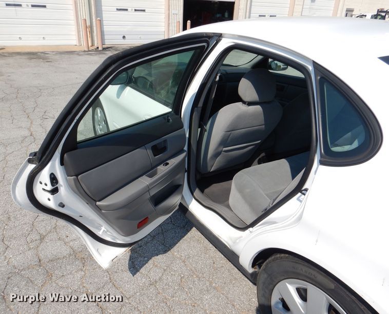 image for item DL3079 2004 Ford Taurus SE