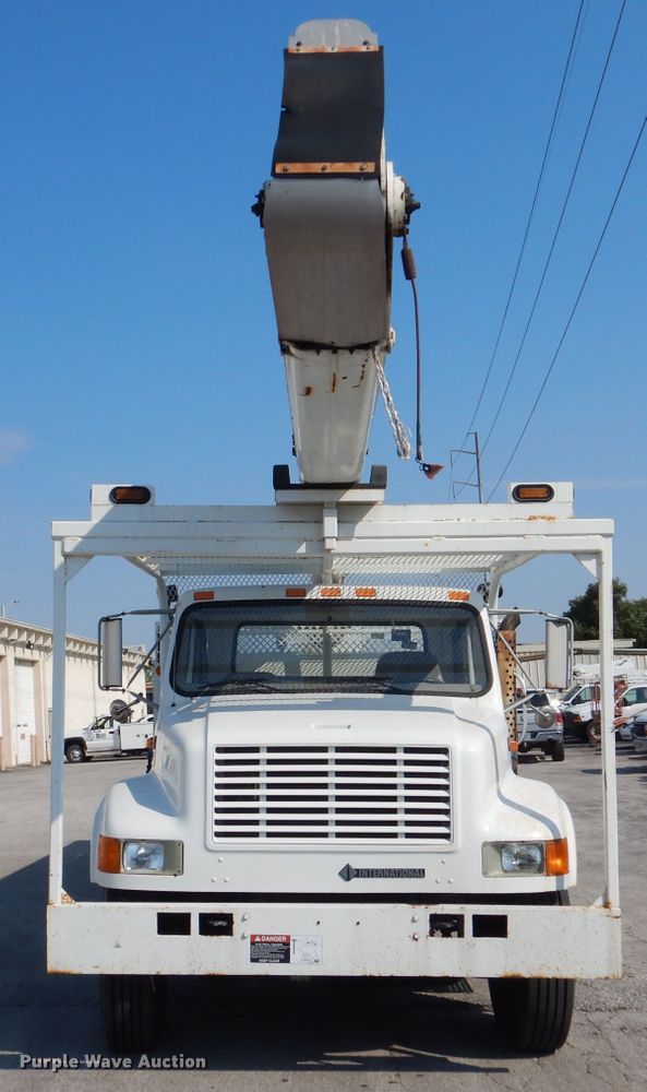 image for item DL3081 2002 International 4900  bucket truck