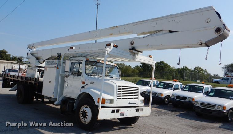 image for item DL3081 2002 International 4900  bucket truck