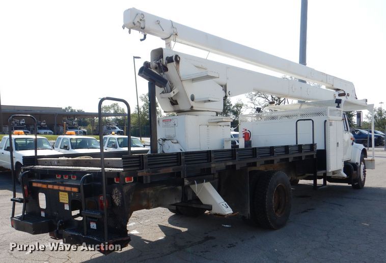 image for item DL3081 2002 International 4900  bucket truck