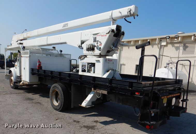image for item DL3081 2002 International 4900  bucket truck