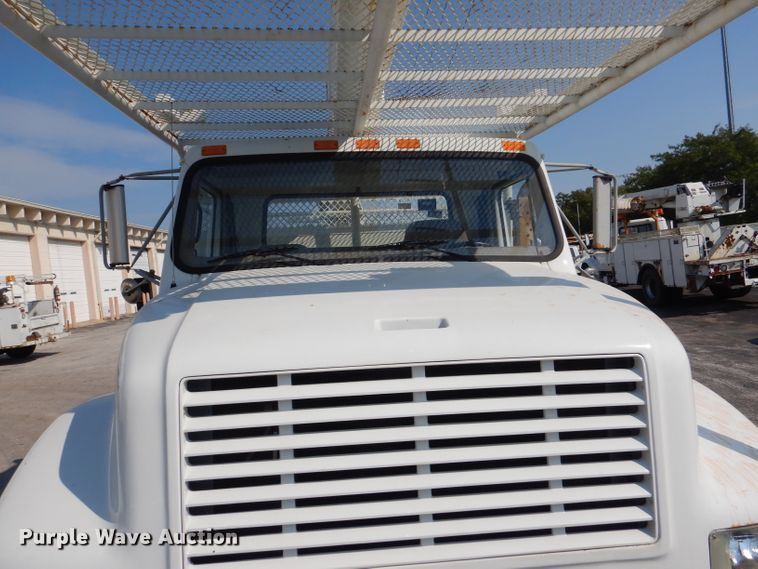 image for item DL3081 2002 International 4900  bucket truck