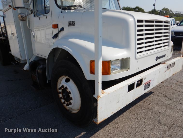 image for item DL3081 2002 International 4900  bucket truck