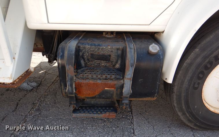 image for item DL3081 2002 International 4900  bucket truck