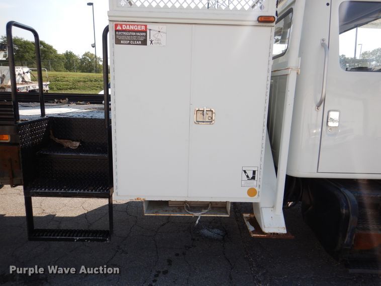 image for item DL3081 2002 International 4900  bucket truck