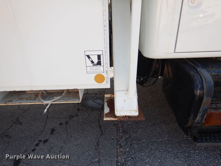 image for item DL3081 2002 International 4900  bucket truck