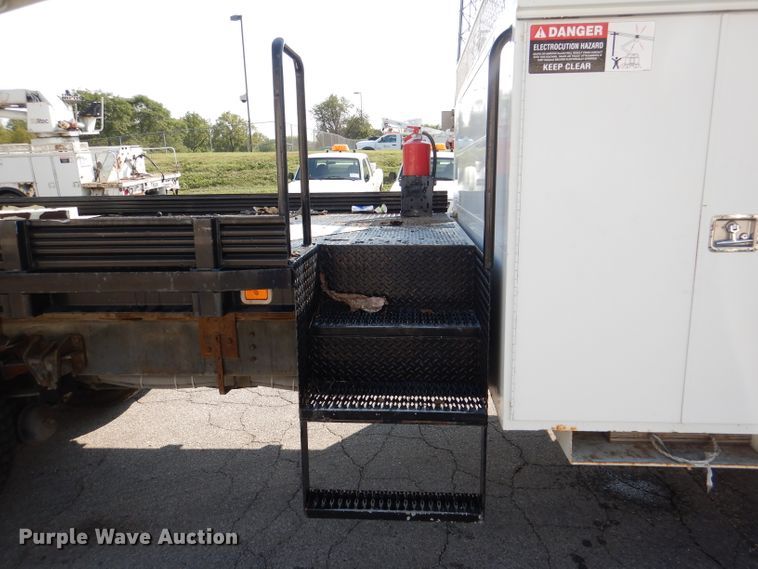 image for item DL3081 2002 International 4900  bucket truck