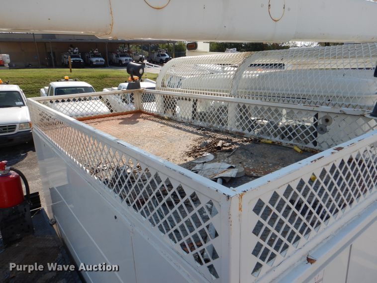 image for item DL3081 2002 International 4900  bucket truck