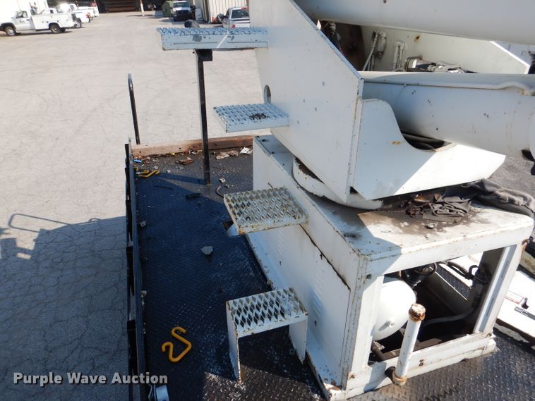 image for item DL3081 2002 International 4900  bucket truck