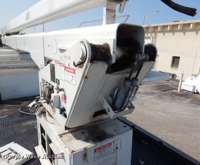 image for item DL3081 2002 International 4900  bucket truck