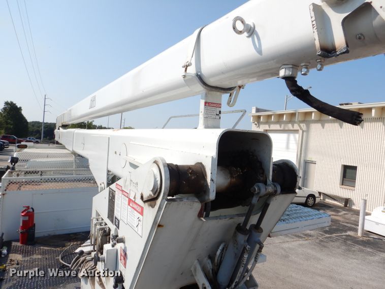 image for item DL3081 2002 International 4900  bucket truck