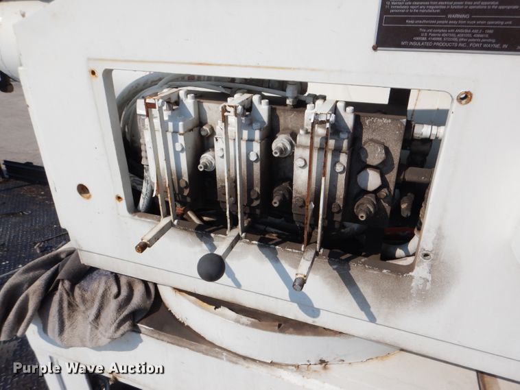 image for item DL3081 2002 International 4900  bucket truck