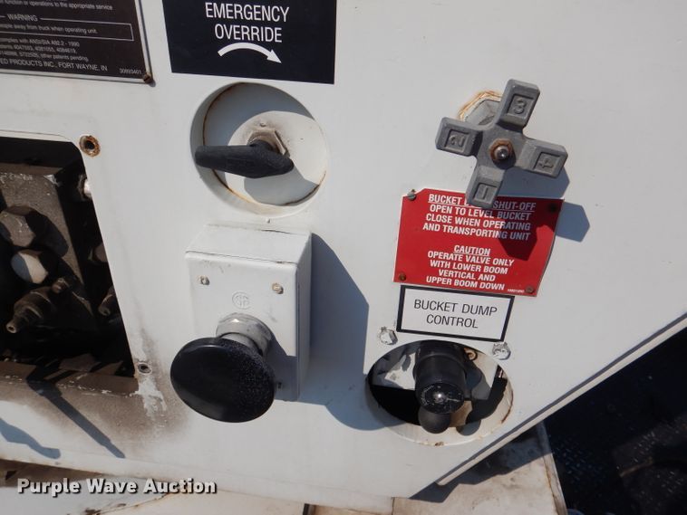 image for item DL3081 2002 International 4900  bucket truck