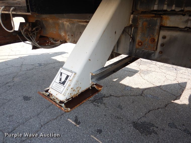 image for item DL3081 2002 International 4900  bucket truck