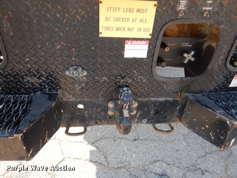 image for item DL3081 2002 International 4900  bucket truck