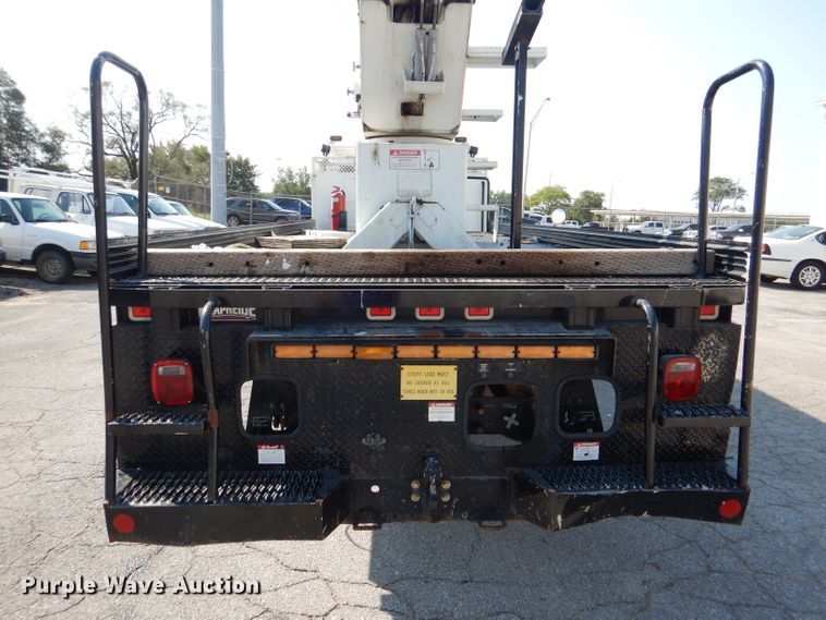image for item DL3081 2002 International 4900  bucket truck