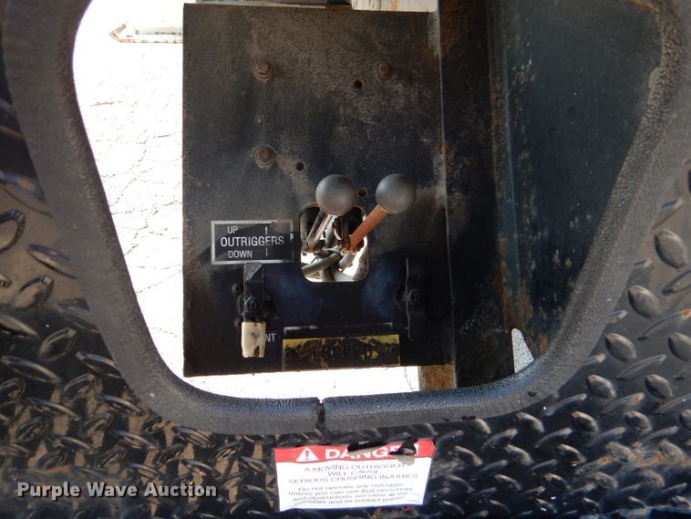 image for item DL3081 2002 International 4900  bucket truck