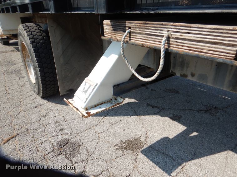 image for item DL3081 2002 International 4900  bucket truck