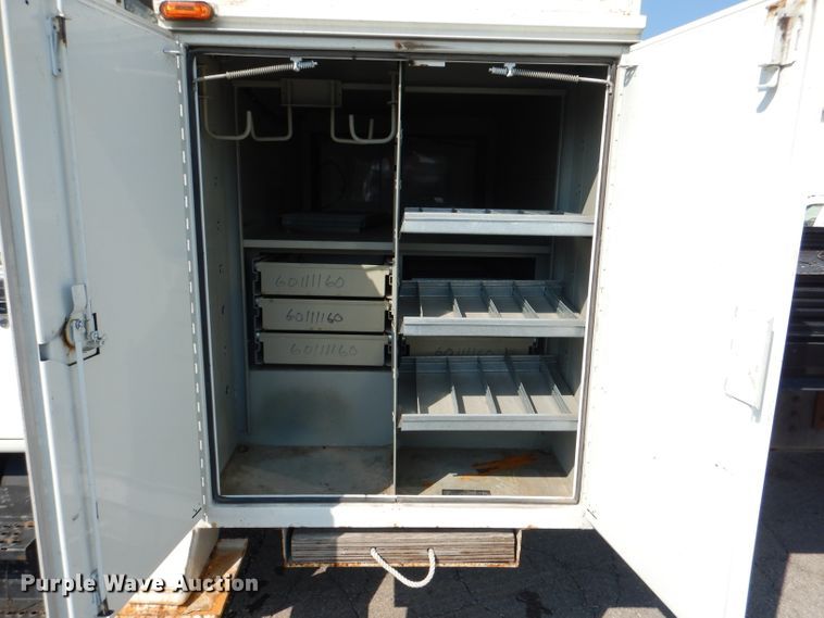 image for item DL3081 2002 International 4900  bucket truck