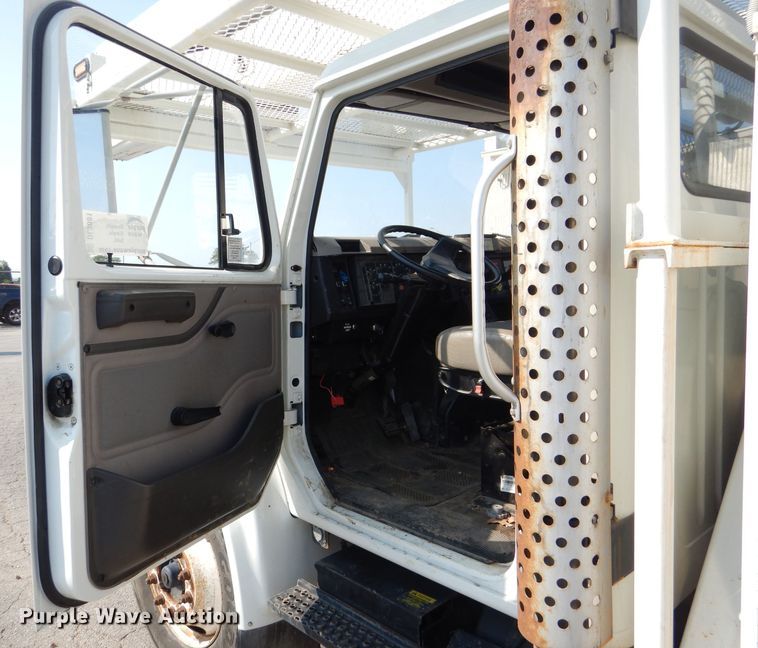 image for item DL3081 2002 International 4900  bucket truck