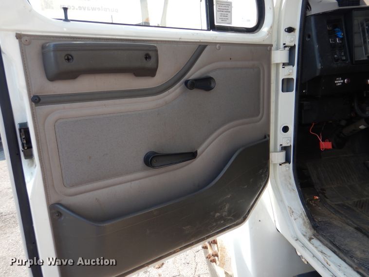 image for item DL3081 2002 International 4900  bucket truck