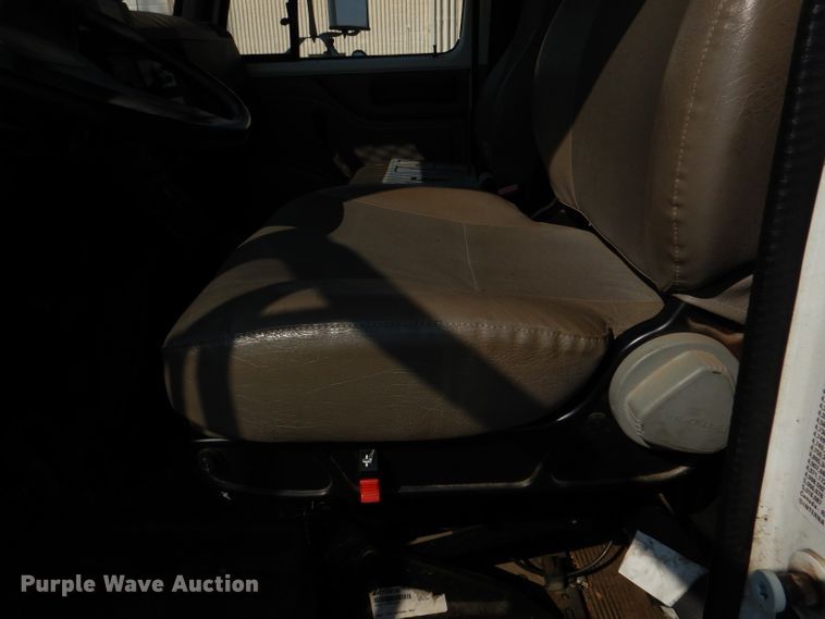 image for item DL3081 2002 International 4900  bucket truck