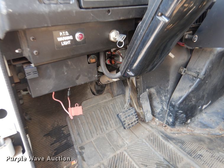 image for item DL3081 2002 International 4900  bucket truck