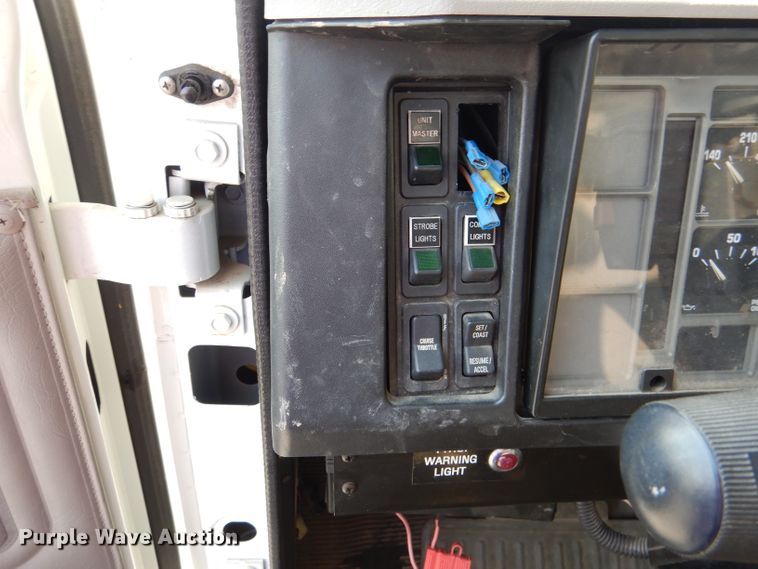 image for item DL3081 2002 International 4900  bucket truck